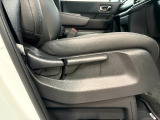 疲れない運転のポイトは、運転姿勢にあり。自分にあったポジションに調整することをお勧めします