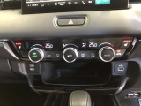 【シートヒーター】スイッチを押せば、座面と背もたれで体を温めてくれます♪