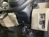 左側に高速で便利なETCがあり、横滑りを防ぐVSAなどのスイッチは、運転席の右側、手の届きやすい位置にあります。