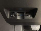 高速道路で便利な【ETC2.0】を装備しています。光ビーコン搭載で渋滞情報などナビゲーションと連動することで機能も充実いたします。他、観光施設に立ち寄るための高速料金割引サービス等もございます。