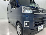 明るいライトが夜道を明るく照らしてくれます。 運転する上で、道路状況をいかに早く認識できるか重要なポイントです。 白色光が暗い道も明るく照らしてくれますよ。