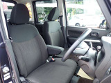 運転席は座り心地が良く快適に運転していただけます♪
