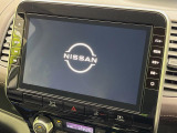 【大画面ナビ】人気の大型10インチナビを装備。存在感のある大画面はインパクト大!ナビ利用時のマップ表示は見やすく、テレビやDVDは臨場感がアップ!いつものドライブがグッと楽しくなります♪