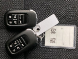 家族やパートナーと個別に持てるため、貸し借りの手間がなくスムーズに乗車できます。また、メインキーを自宅に置いたまま、もう一方をサブとして常に鞄に入れておけるため、持ち出し忘れを防げる点も便利です。