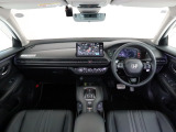 ZR-Vの開放的な前方視界。視界広々で非常に運転しやすくロングドライブでも疲れを感じさせないすっきりとまとまったインパネ周りです。またBOSEサウンドシステムにより、上質な音響を全席で味わえます。