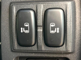 【両側パワースライドドア】スマートキーや運転席のスイッチで後席両側スライドドアの開閉が可能♪電動だから力を入れてドアを開ける必要が無く、小さなお子様でも簡単に開け閉めでき快適です♪
