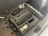 トランク下部には、パンク修理剤が入っています。