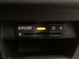 ハンドルの右下にETC2.0がついています。高速道路の料金所の通過も楽々です!。 カードの取り出しもしやすい場所についています。