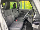 運転席シート廻りは使用感も少なく、良好な状態となっています。前オーナー様が丁寧に使っていたことがよくわかりますね。