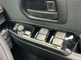 全席パワーウィンドウとなっています。運転席はオートになっているのでワンタッチ開閉することが出来ます。