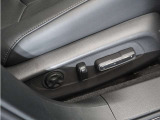 ◆運転席8ウェイパワーシート+運転席4ウェイ電動ランバーサポート◆シートポジションの調節が電動でできます。腰部をしっかりと受け止めるランバーサポートも装備!長時間のドライブでも疲れにくい姿勢をキープ。