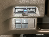 ハンドルの左下にETCがついています。高速道路の料金所の通過も楽々です。 カードの取り出しもしやすい場所についています。