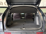 2列目を倒すと更に大型トランクに早変わり!段差も出来ず荷物の積み込みもラクラク♪