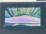【バックカメラ】駐車時に後方がリアルタイム映像で確認できます。大型商業施設や立体駐車場での駐車時や、夜間のバック時に大活躍!運転スキルに関わらず、今や必須となった装備のひとつです!