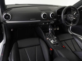 Audiのインテリアはエクステリア同様、優れたデザイン性とクオリティ、そして機能性を兼ね備えております。