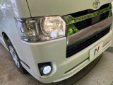 【LEDヘッドライト】悪天候や夜間走行時も良好な視界を確保し安心して運転できる高輝度LEDヘッドライトを装備!点灯速度が早く、消費電力も抑えられています。