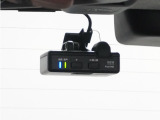 ◆リアにもドライブレコーダーを装備しております◆映像・音声などを記録する自動車用の装置です。もしもの事故の際の記録はもちろん、旅行の際の思い出としてドライブの映像を楽しむことができます。
