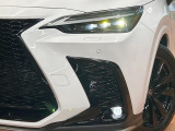 【三眼LEDヘッドライト】スタイリッシュな見た目の三眼LEDヘッドライトを装備♪スタイルだけでなく、夜間の走行も視界良好で安心してお乗りいただけます。