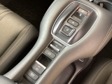 ワンアクションでスムーズな運転を支援する、エレクトリックギアセレクターに、パーキングブレーキは、電子制御パーキングブレーキです。