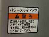 見た目が大事!な外装はぴかっとキレイに磨いており、経年のくすみもよみがえっております。ヘッドライトやドア周辺を磨く際にはマスキングテープを使用して保護しながら丁寧に作業をしております。