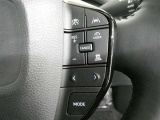 レーダークルーズコントロール(全車速追従機能付)付きです。車速に応じて追従支援してくれるので、ロングドライブも快適です。詳細は販売店スタッフまでおたずねください。