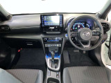 運転席周りのレイアウトをご覧ください。ナビゲーションが綺麗に装着されすっきり収まってますね!