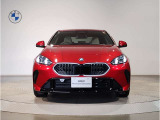 【キドニーグリル】BMWは約90年もの間、ほぼ全ての車両にひと目でBMWだと分かるこの特徴的なフロントグリルが備えられ、デザイン・アイコンとして親しまれてきました。
