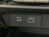 電源用としてUSBポートが付いてます。スマートフォンやタブレット端末の充電に使用して下さい。