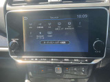 リーフ専用9インチ画面のNissanConnectナビは充電スポットの自動更新やHDMI接続端子を新設/USBポートを増設、さらにスマホアプリと連動、Apple CarPlayにも対応対応しています。