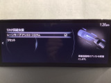 ハンドル操作をアシストすることにより車線からの逸脱回避を支援します。