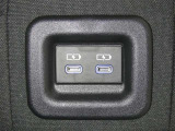 【充電用USB端子】デバイスの充電に便利です。※実際の接続端子は写真で確認or店舗までご気軽にお問合せください♪