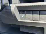 運転席にはお尻の下から温まるシートヒーター付♪