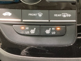 運転席と助手席にシートヒーターが付いています☆寒い時期に腰周りを温めてくれるので体全体が温まりやすいのは勿論、暖房と違い顔に風が当たらないので、乾燥肌やドライアイの方でも大丈夫☆