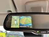 ルームミラーに上から丸見えアラウンドビューモニターが映ります。車のまわりが確認できるのはいいですね。
