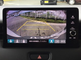 バックモニター付きで、車庫入れやバック時の後方確認をしっかりサポート。モニターに映し出される映像で死角も確認しやすく、狭い場所での駐車や後退時の操作をより安心して行えます。
