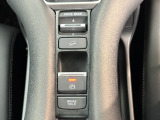 電子パーキングに加えてブレーキホールドシステムを装備しておりますので、信号待ちや踏み切り待ちでもブレーキを踏まずに停止できます!発進する際はアクセルを踏むだけですので渋滞時などはかなり楽ですね!