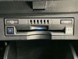 高速道路で便利な【ETC2.0】を装備しています。光ビーコン搭載で渋滞情報などナビゲーションと連動することで機能も充実いたします。他、観光施設に立ち寄るための高速料金割引サービス等もございます。