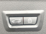 ●電動リアゲート:ワンタッチでリアゲートの開閉ができ、荷物などで両手が塞がっている状態でも簡単に開閉ができる便利機能です。