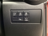 各種機能の切替スイッチは運転席パネル下に集約されています。任意で切り替え可能なため状況に合わせてお使いください。