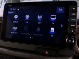CD、DVD、Bluetooth、AM、FM、AUX、スマートフォン接続ができます。