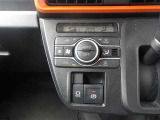 オートエアコンは、気温を設定すれば自動調整。車内をいつでも快適空間にしてくれます♪