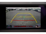 【バックモニター】 後退時に車両の後ろ側を表示します。車庫入れなどでバックする際に安心です。
