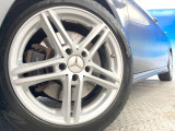 ●純正17インチアルミホイール:輸入車ならではの卓越した走りを支えるホイールと足回りです!日本車の走りに慣れている方にもぜひ体感して頂きたいほど、高いレベルでまとまっています!