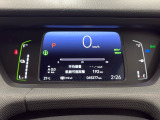 デジタル表示のスピードメーターとタコメーター、燃費やオドメーターなどの表示の他に、ホンダセンシング機能などの表示もできる多機能なマルチインフォメーション・ディスプレイです。