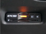 ◆ETC2.0◆進化したドライブ体験。料金収受システムだけだったETCが生まれ変わって、高速道路を賢く使うETC2.0に進化しました。多彩な情報サービスが便利で快適なドライブ体験を提供します。