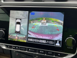 上から見下ろしているような視点で周囲が確認できるアラウンドビューモニターです。上から見下らしているような映像によって縦列駐車もラクラク、駐車が苦手な人の強い味方です!