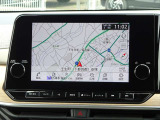 【ナビ】メーカーSDナビ付きです。目的地を設定すれば初めての場所でも簡単に行くことができます。もちろん音楽だって聴けちゃいます♪