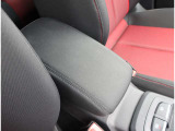 Audi正規ディーラーが高品質をお約束。高度な訓練・教育を受けたAudi専任メカニックが、100項目にもおよぶ精密な点検を実施いたします。すべてをクリアしたAudi車だけが、あなたのお手元に届けられるのです。
