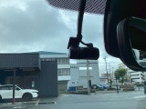 もう無くてはならない、ドライブレコーダーが搭載済みです!あおり運転等の抑制にもなりますし、万が一の時もこれでバッチリ確認できます!