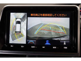 パノラミックビューモニター付きです。車両を上から見たような映像をディスプレイオーディオ画面に表示。運転席からの目視だけでは見にくい、車両周辺の状況をリアルタイムでしっかり確認できます。